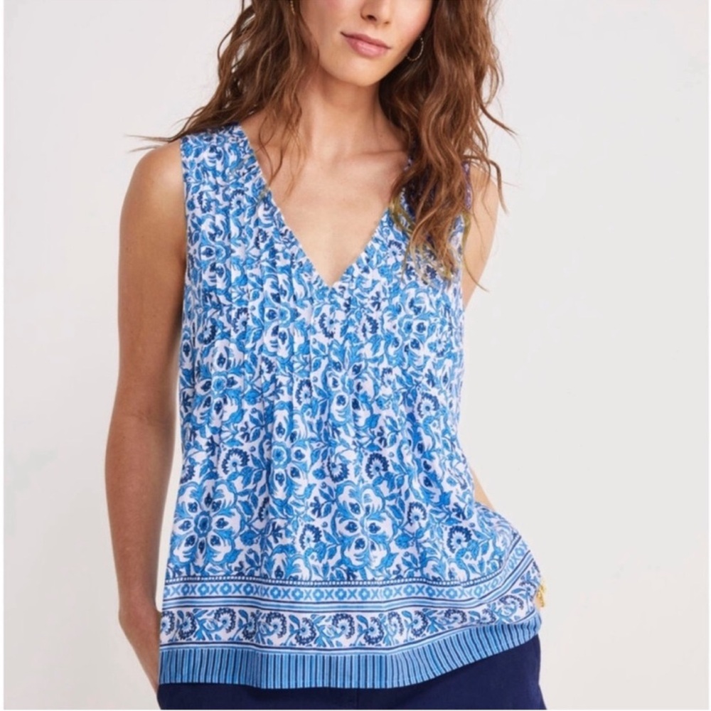 NWT 2023 Vineyard Vines Scarf Print Pintuck Top in Blue Kamata Tile Size M